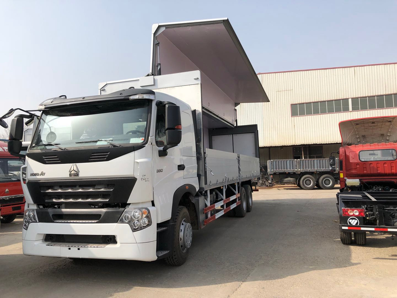 SINOTRUK HOWO A7 6X4 Wing Van Truck