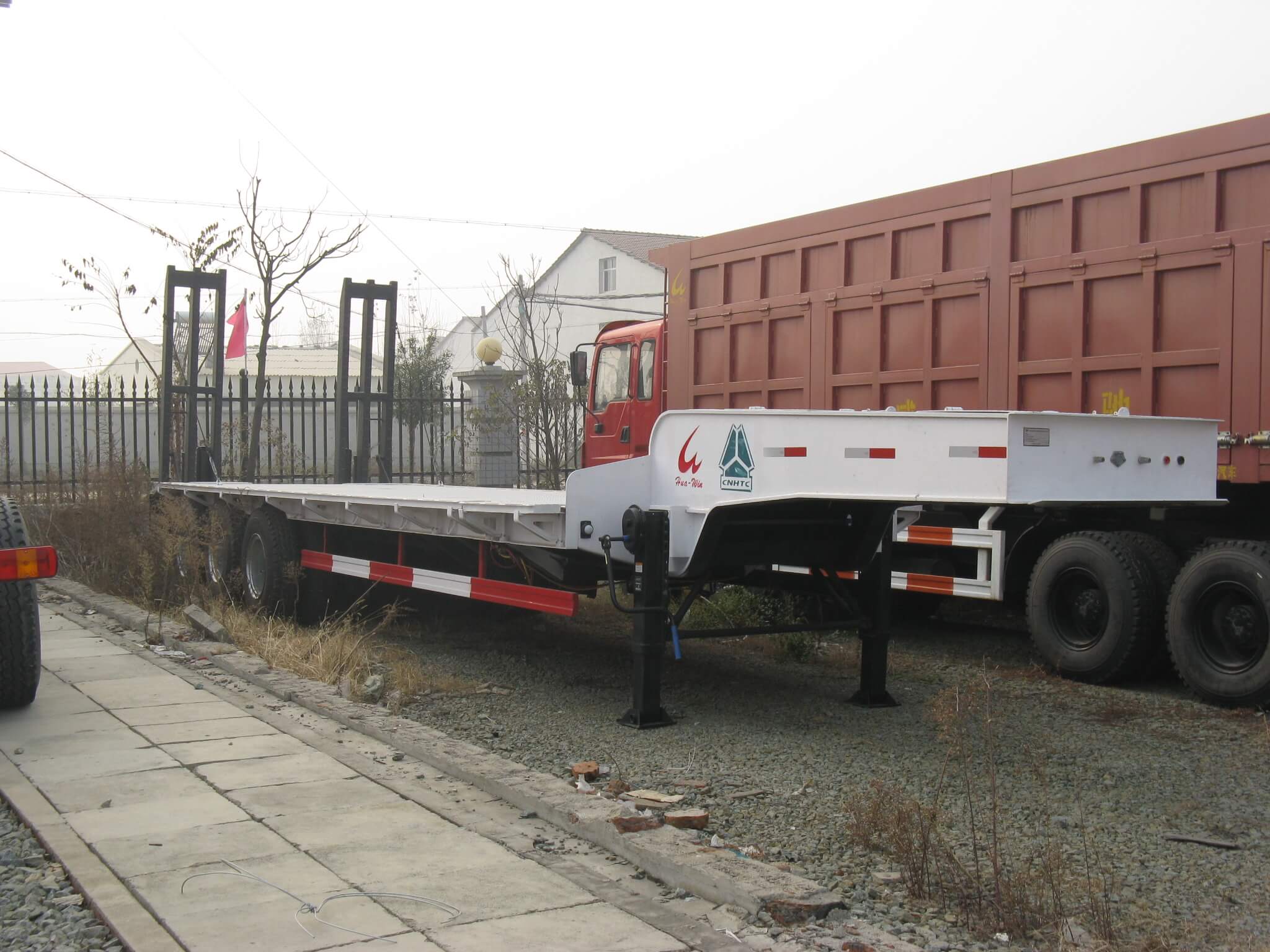 3 Axles Lowbed Semi Trailer 