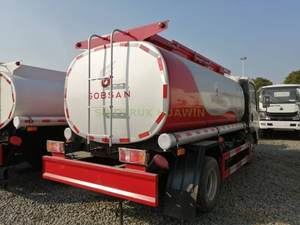 HOWO 4X2 refueling truck 5000L
