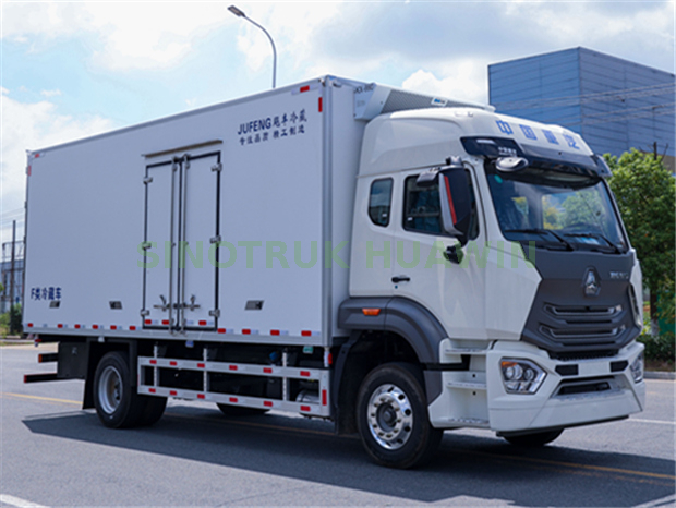 HOWO 4x2 Vaccine Truck