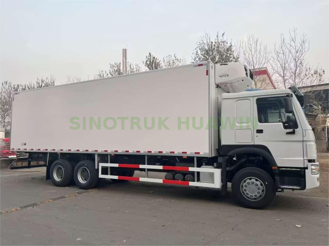 Cooling Van Truck Refrigerated Truck 6X4 SINOTRUK