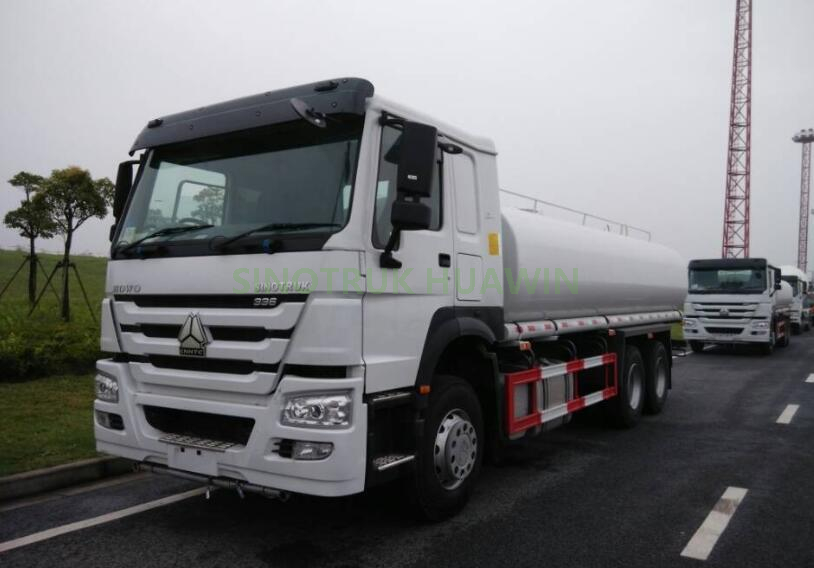 HOWO 6x4 2000 Liters Water Sprinkle Truck