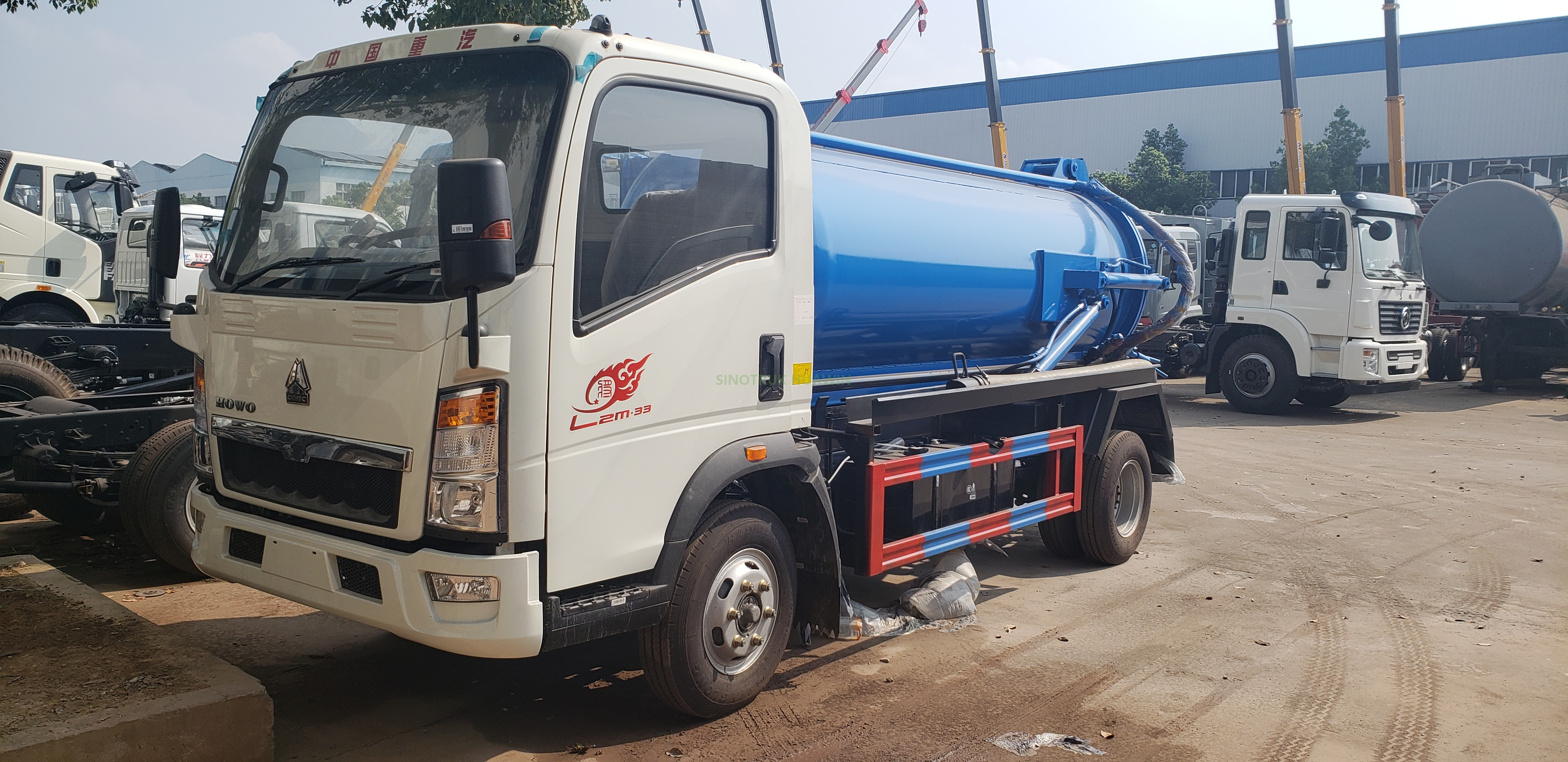 SINOTRUK HOWO Light Truck 4X2 Sewage Suction Truck for sale