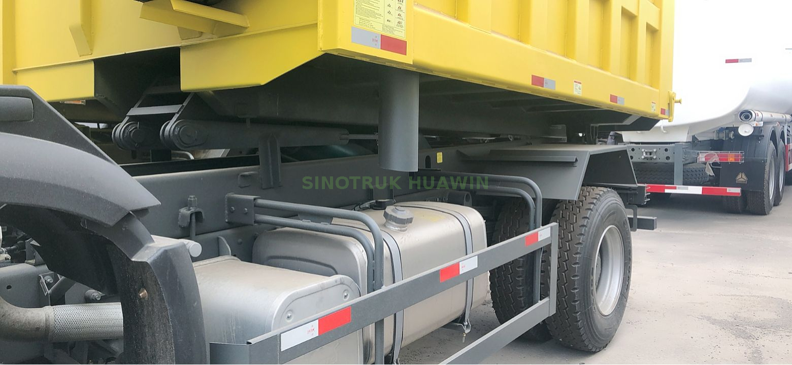 SINOTRUK HOWO 4x2 dump truck