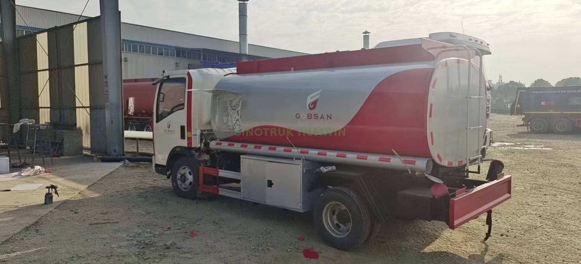 HOWO 4X2 refueling truck 5000L