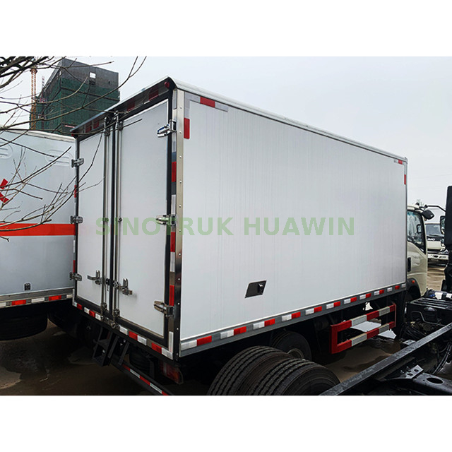 HOWO 4X2 Refrigerator Truck-116HP 4T