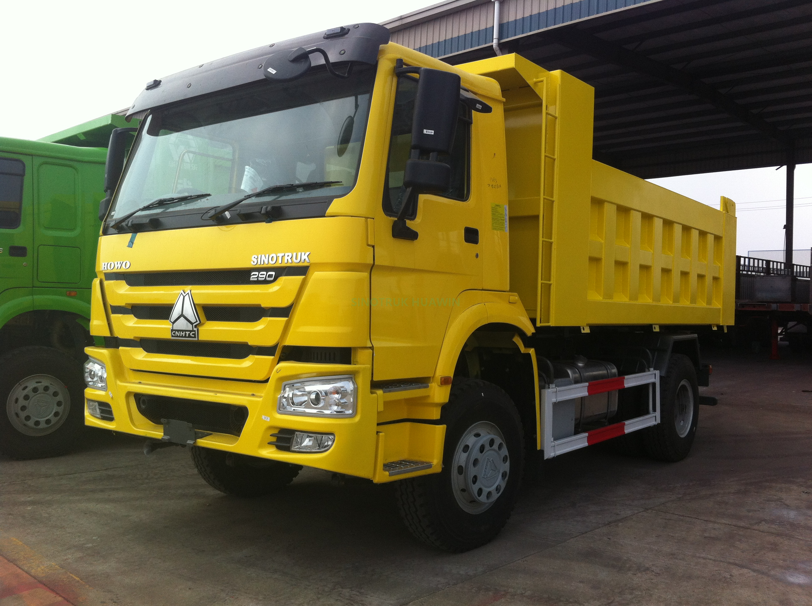 SINOTRUK HOWO 4X2 Middle Tipper Truck