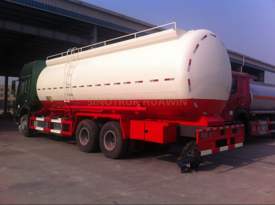 SINOTRUK HOWO 6X4 Bulk Cement Tank Truck