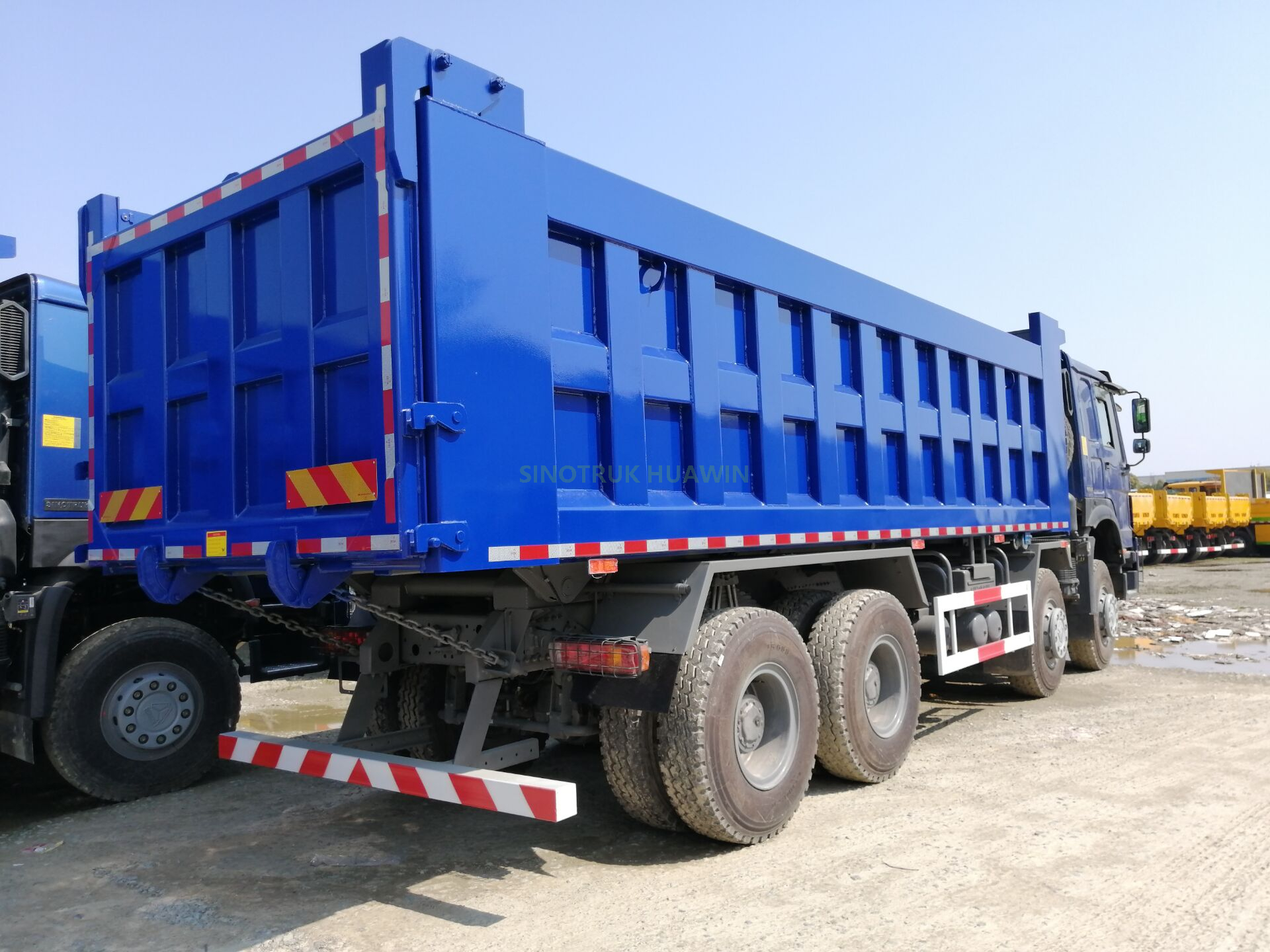 HOWO 8X4 Dump Truck with Front Tipping