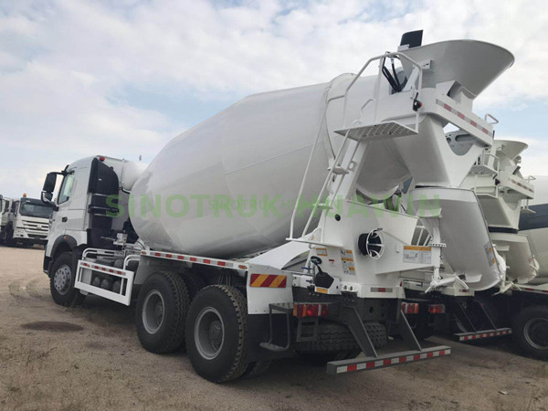 SINOTRUK HOWO A7 6X4 Concrete Mixer Truck