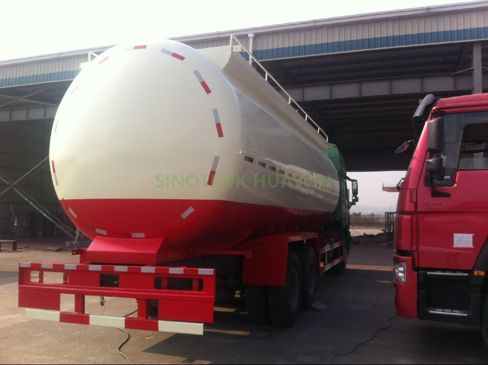 SINOTRUK HOWO 6X4 Bulk Cement Tank Truck