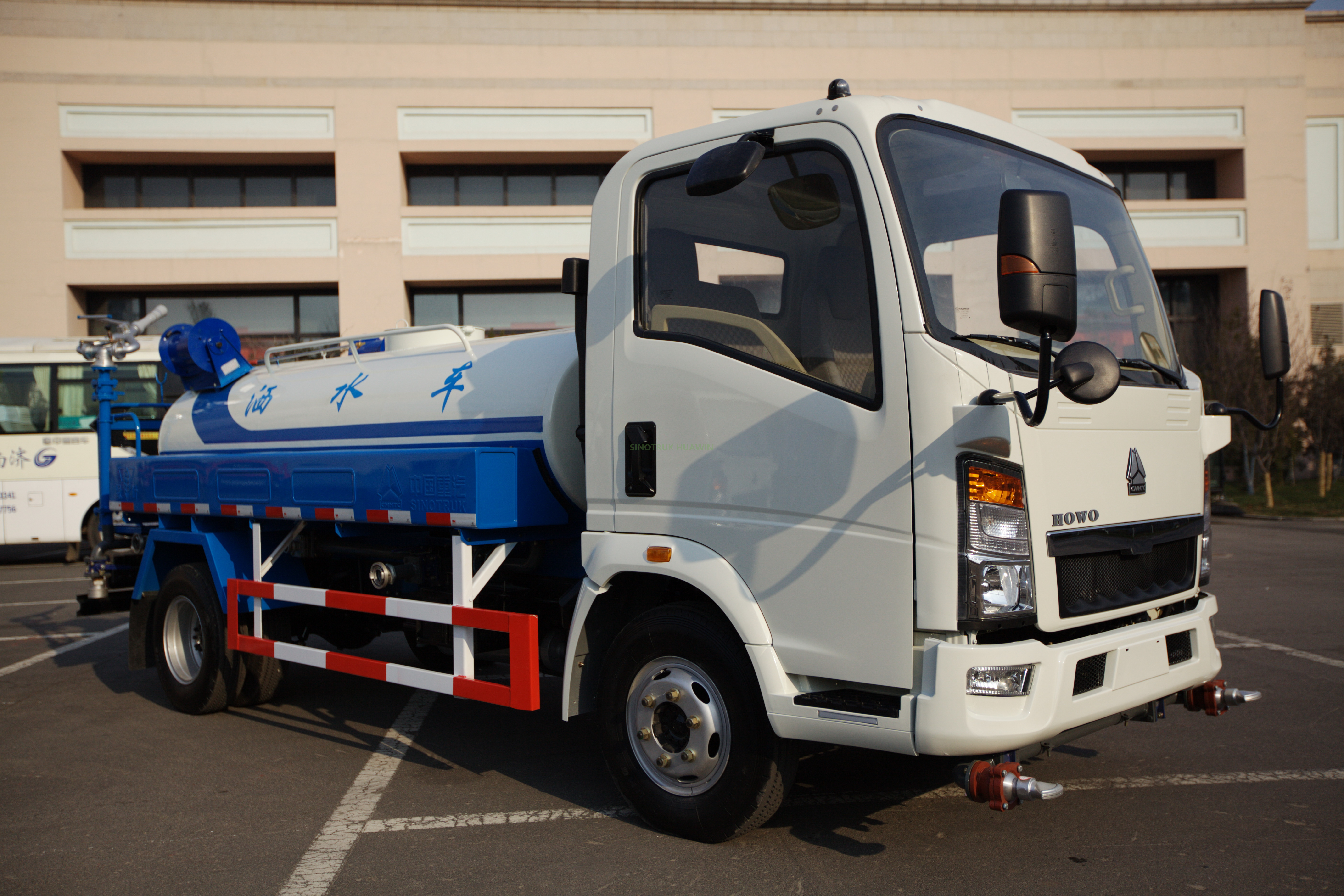 SINOTRUK HOWO 4X2 10000 Liters Water Sprinkle Truck