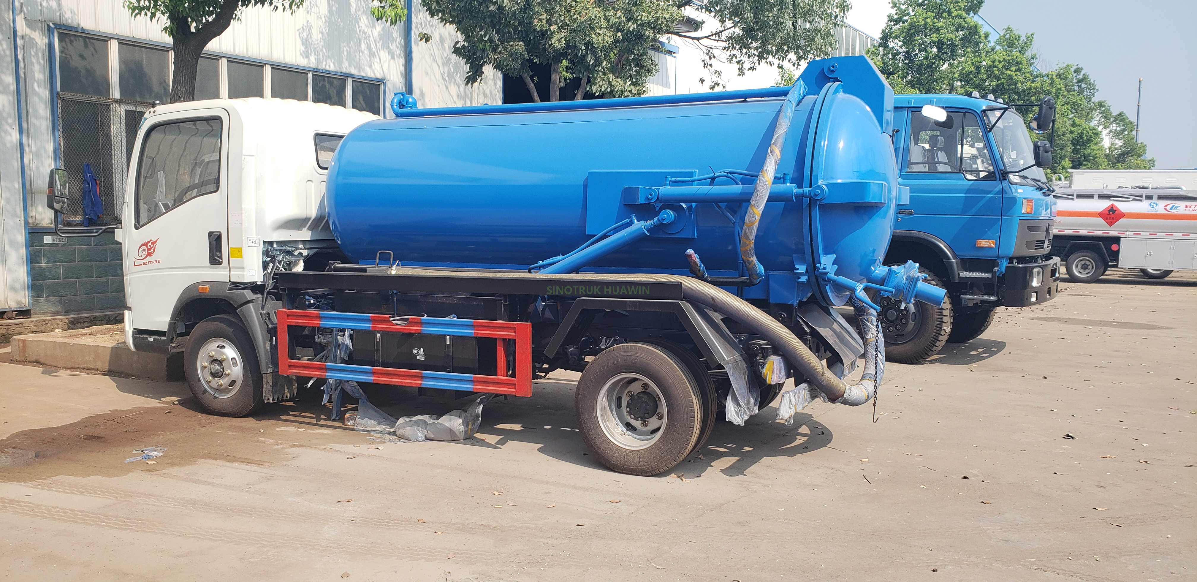SINOTRUK HOWO Light Truck 4X2 Sewage Suction Truck for sale