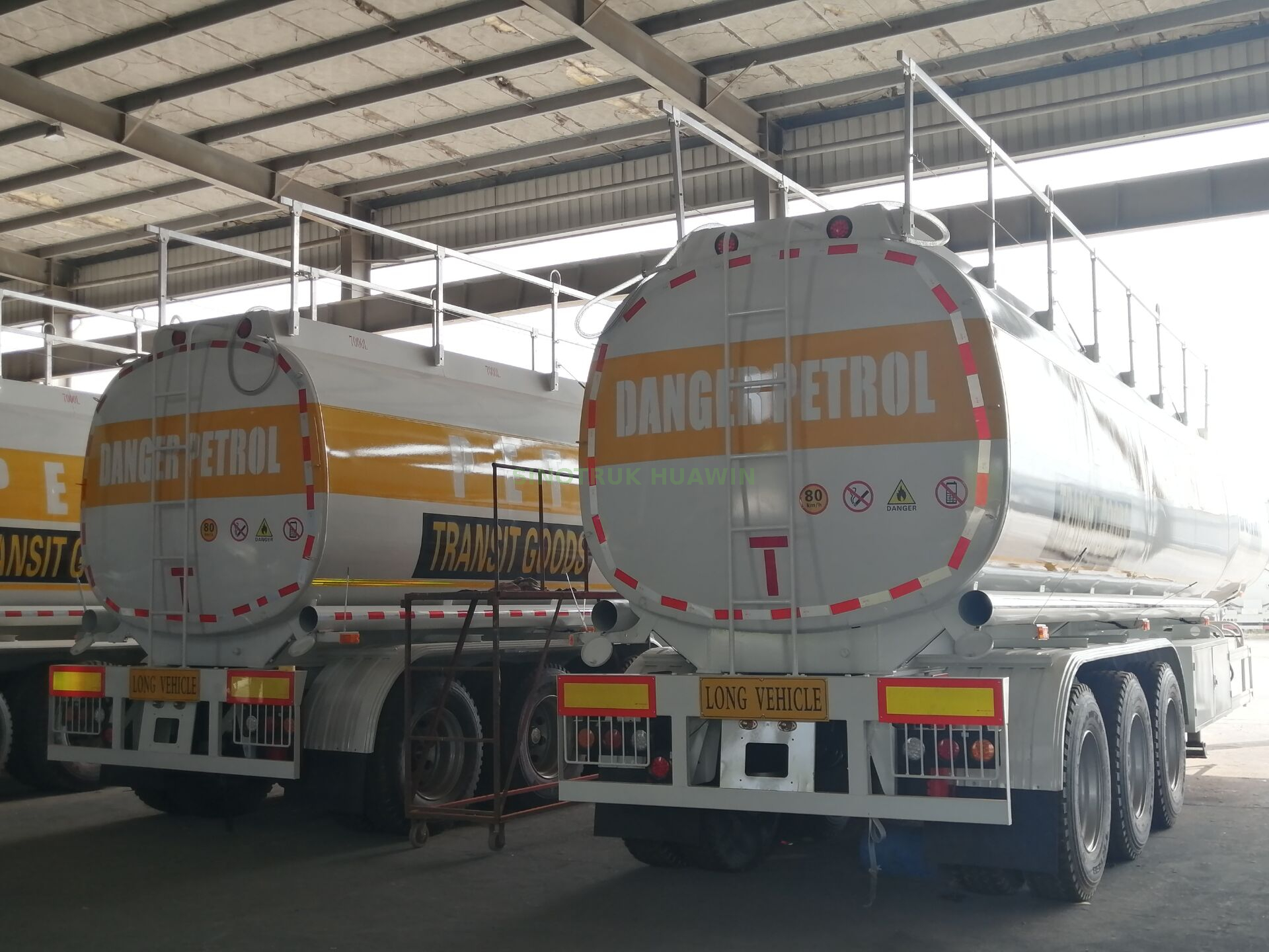 3 axle oil tanker semi trailer (42CBM)