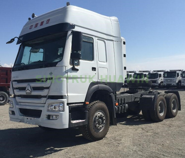 SINOTRUK HOWO 6X4 420hp CNG Tractor Truck
