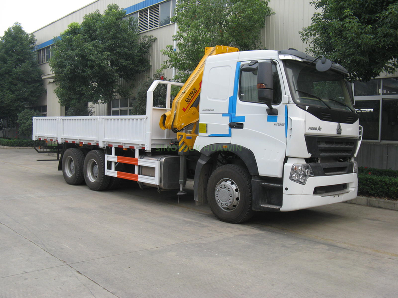 SINOTRUK HOWO A7 6x4 Truck with XCMG 14T Crane