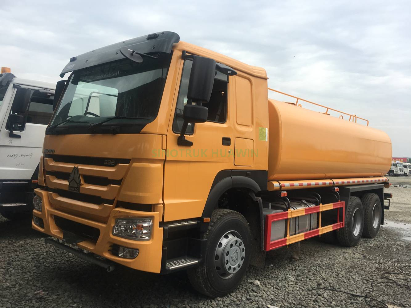 HOWO 6x4 2000 Liters Water Sprinkle Truck