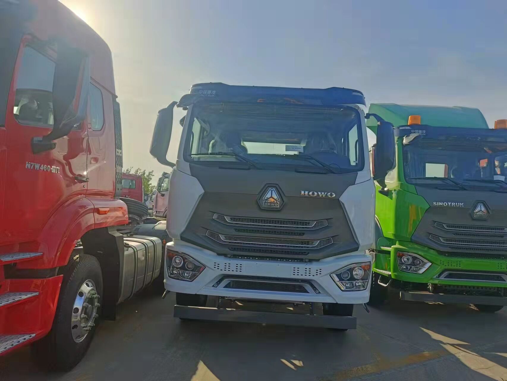 SINOTRUK HOWO Tractor Trucks on Port to Africa (1)