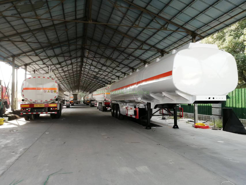 SINOTRUK 3 axle oil tanker semi trailer (45CBM)