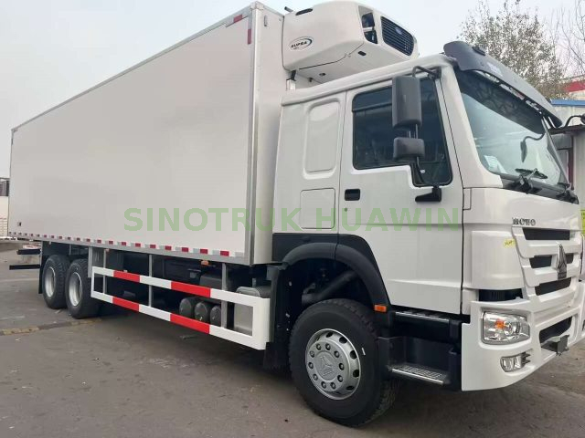 Cooling Van Truck Refrigerated Truck 6X4 SINOTRUK