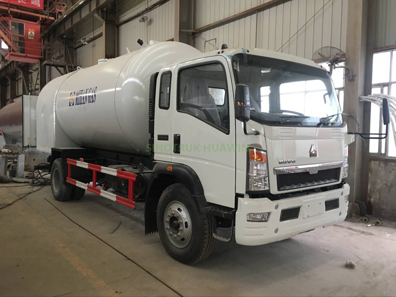 SINOTRUK HOWO 4x2 8000 Liters LPG Truck