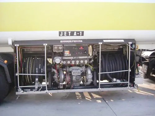 aircraft refueling truck