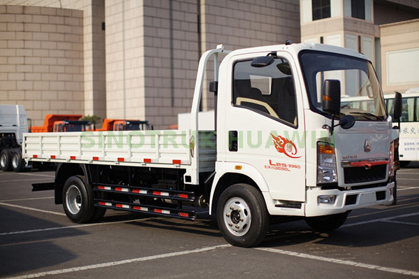 HOWO 4×2 Light Cargo Truck