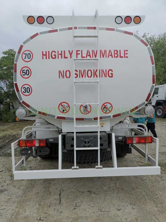 HOWO 8×4 Fuel tank truck 27CBM