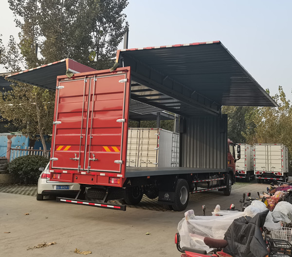 HOWO Wing span truck
