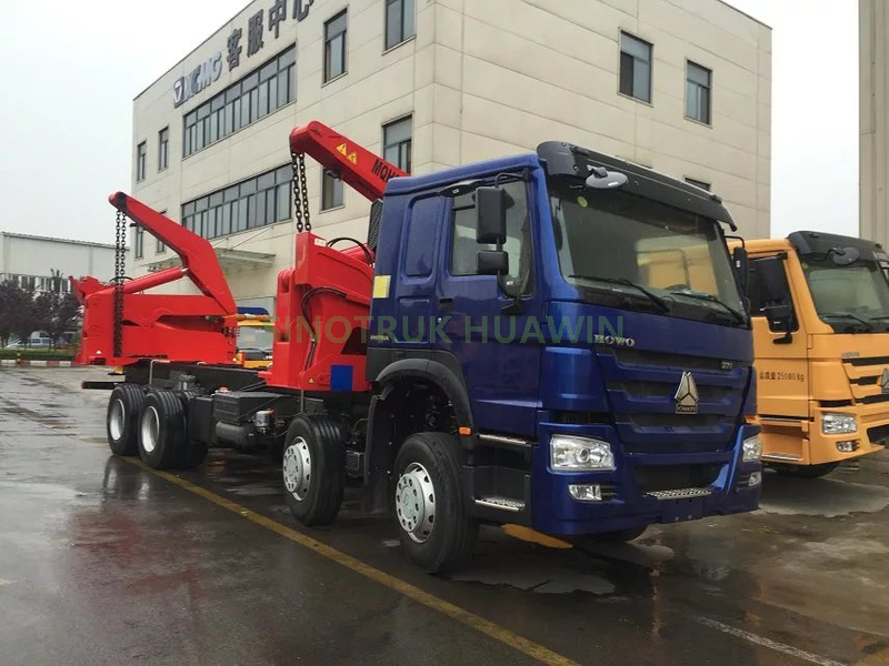 SINOTRUK HOWO 8x4 Side Crane Truck for Transporting 20ft Container
