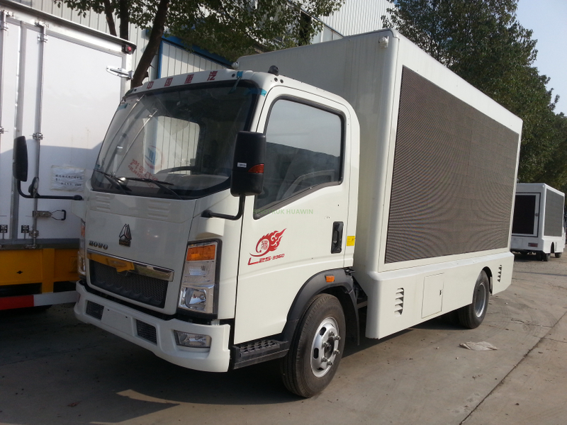 SINOTRUK 4x2 Advertising LED Truck
