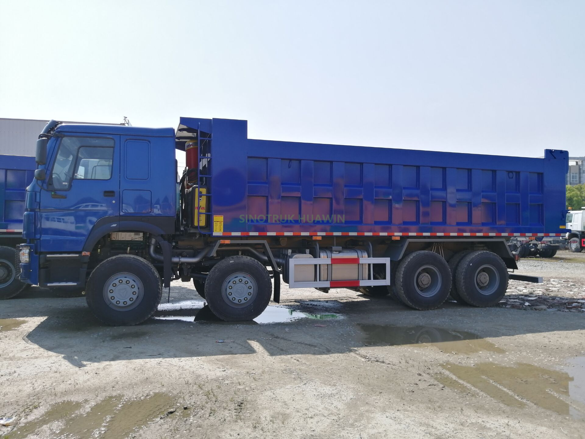 HOWO 8X4 Dump Truck with Front Tipping
