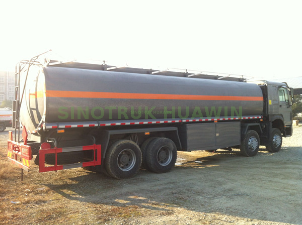 SINOTRUK HOWO 8X4 Fuel Tank Truck