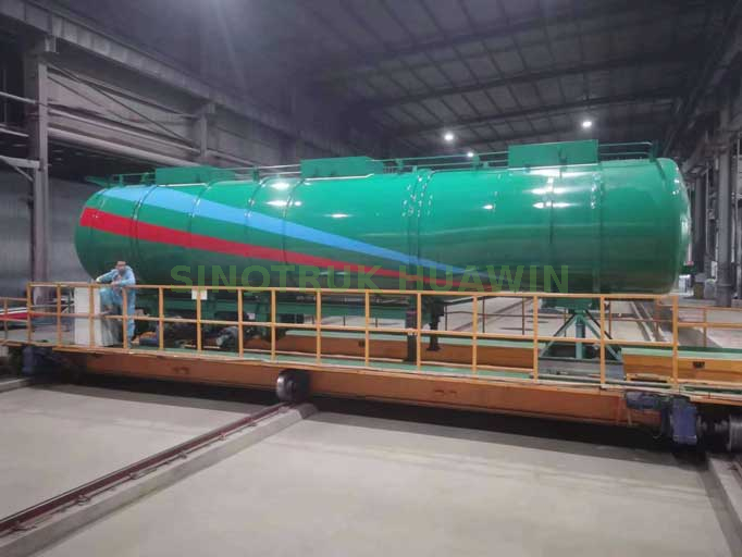 SINOTRUK 3-axle Stainless Tanker Semi-trailer (40CBM)