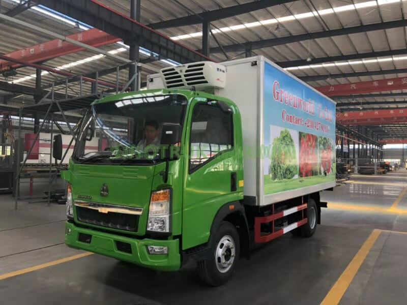 HOWO 4X2 Refrigerator Truck BRAND NEW