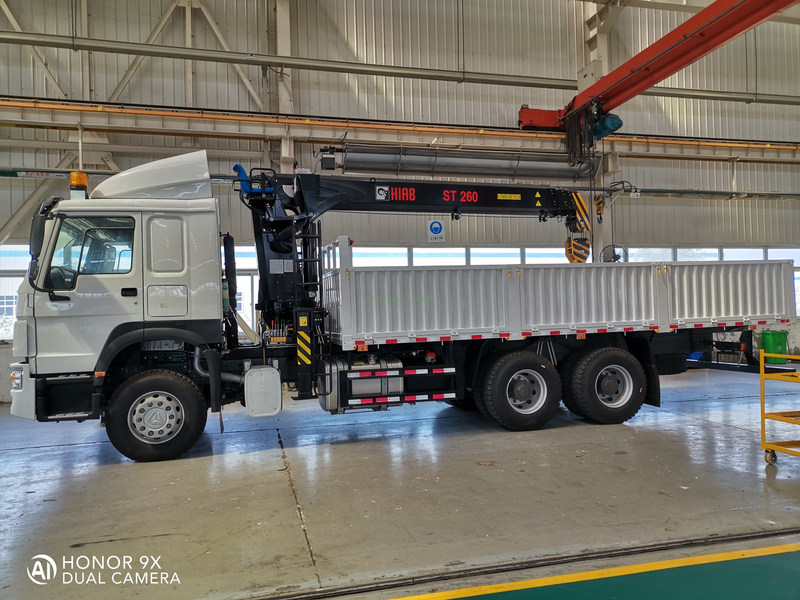 SINOTRUK HOWO 6x4 Truck with HIAB Crane