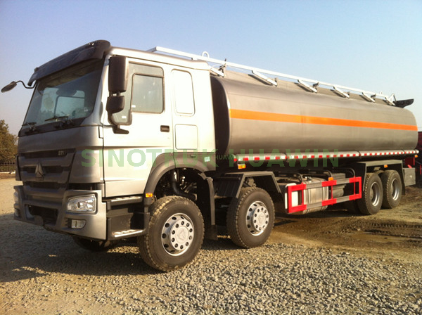 SINOTRUK HOWO 8X4 Fuel Tank Truck