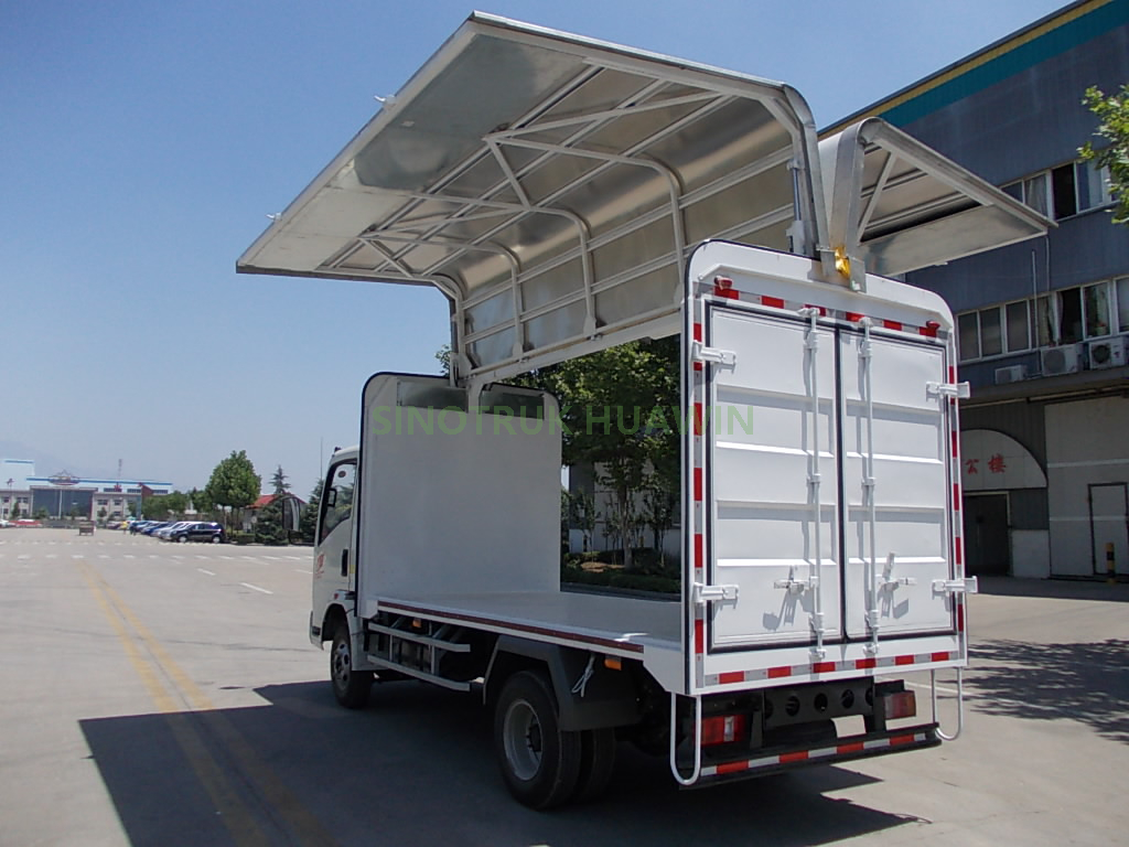 SINOTRUK HOWO 4X2 Wing Van Truck